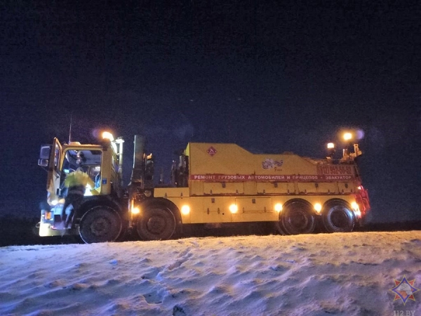 Подробности инцидента на маршруте Варшава — Минск. Пассажиров автобуса пришлось эвакуировать через люк