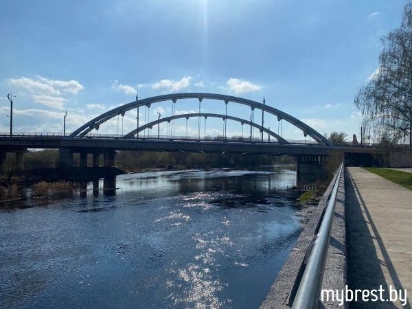 Как выглядит новый участок набережной реки Мухавец в Бресте Как выглядит новый участок набережной реки Мухавец в Бресте