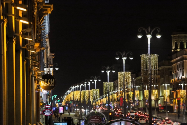 Более 3 700 гирлянд и свыше 30 елок. В Минске зажглась праздничная иллюминация