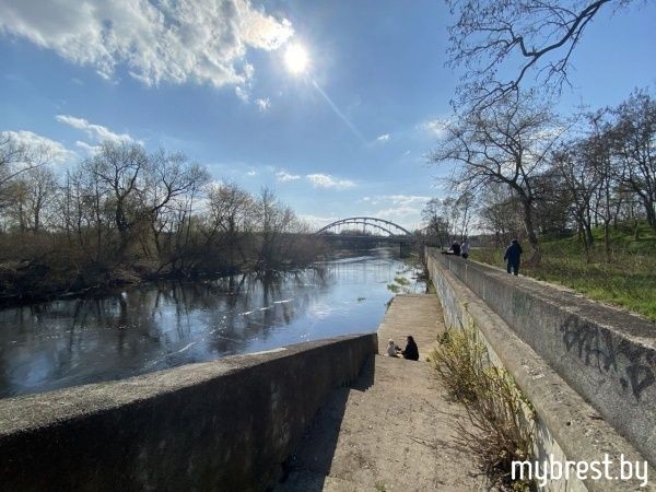 Как выглядит новый участок набережной реки Мухавец в Бресте Как выглядит новый участок набережной реки Мухавец в Бресте