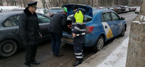 Свыше 50 нарушений ПДД таксистами выявлено в ходе спецмероприятий в Первомайском районе Свыше 50 нарушений ПДД таксистами выявлено в ходе спецмероприятий в Первомайском районе