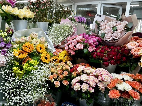 В честь открытия подарили женщинам 2500 тюльпанов! В Бресте открылась цветочная мастерская «La Buton» В честь открытия подарили женщинам 2500 тюльпанов! В Бресте открылась цветочная мастерская «La Buton»