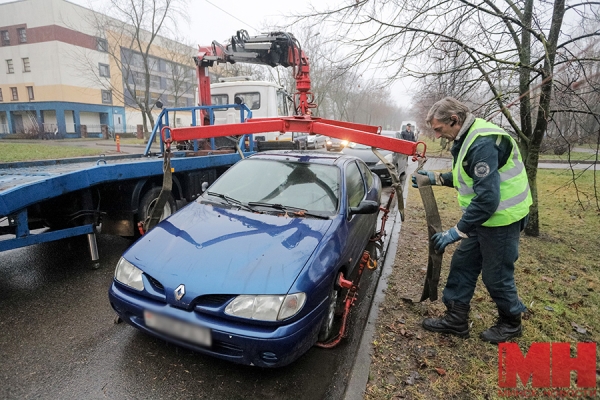 В Заводском районе активно очищают улицы и дворы от автохлама. Что нужно знать автовладельцам В Заводском районе активно очищают улицы и дворы от автохлама. Что нужно знать автовладельцам