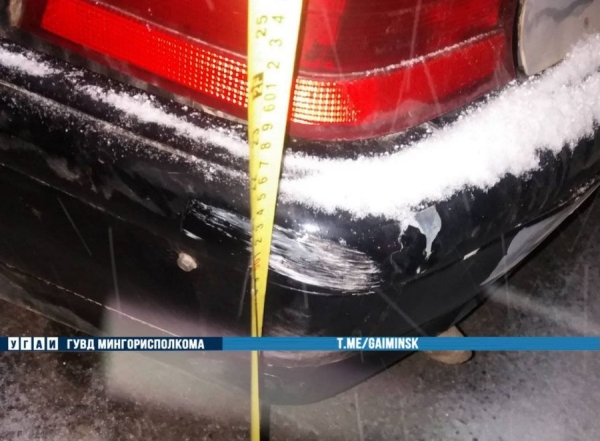 Во дворе на ул. Матусевича нетрезвый водитель Mercedes врезался в Opel и уехал с места ДТП