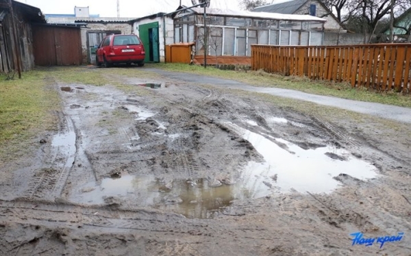 Стоянки против грядок или что-то большее? Соседская война разразилась в Барановичах Стоянки против грядок или что-то большее? Соседская война разразилась в Барановичах