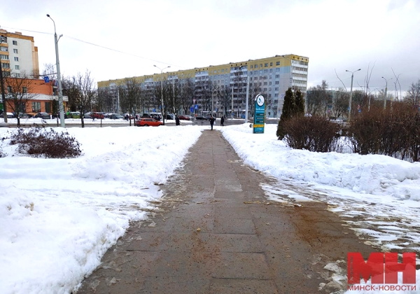 За сутки вывезли 425 т: как обстоят дела с уборкой снега в самом большом районе Минска